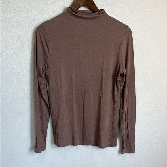 Tahari Taupe Long Sleeve Funnel Neck Tee shirt Size M - Picture 1 of 4